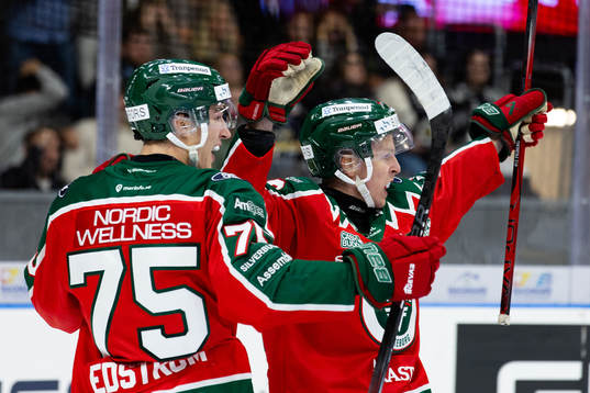 Frölundas David Edstrom jublar ihop med 2-4 målskytten