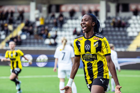 Häckens Aisha Masaka jublar efter 2-0
