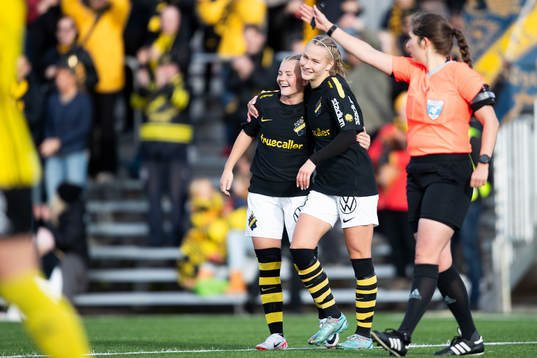 AIKs Silja Sofia Jaatinen jublar efter 0-2