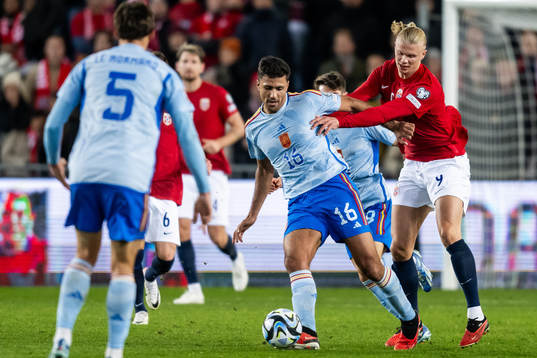 Rodri of Spain and Erling Braut Haaland of Norway