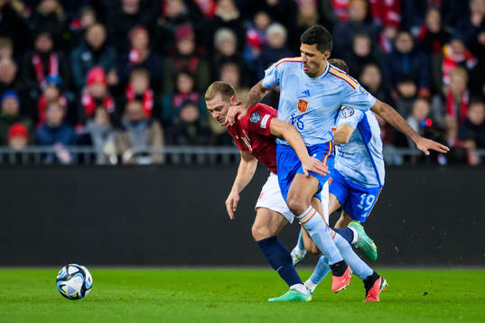 Julian Ryerson of Norway and Rodri of Spain