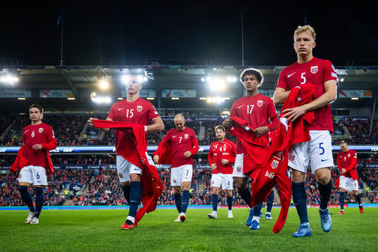 Leo Skiri Østigård, Oscar Bobb, Birger Meling and players