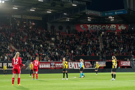 Felicia Schröder goalkeeper Kajsa Höglund Jansson of