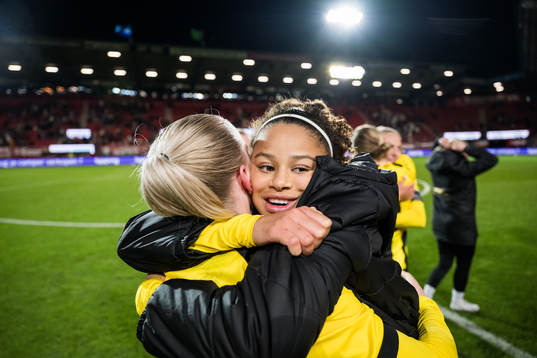 Felicia Schröder of Häcken celebrates