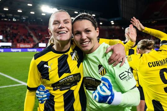 Josefine Rybrink and goalkeeper Jennifer Falk of Häcken