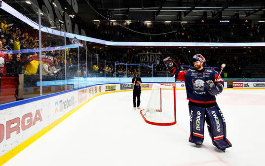 Linköpings målvakt Marcus Högberg jublar