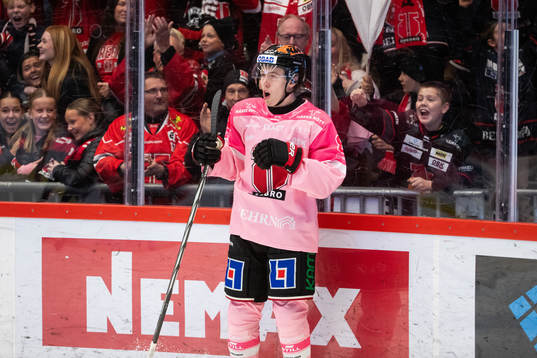 Örebros Jonathan Lekkerimäki jublar