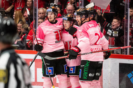 Örebros Jonathan Lekkerimäki jublar