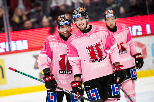 Örebros Ludvig Larsson och Emil Larsson jublar