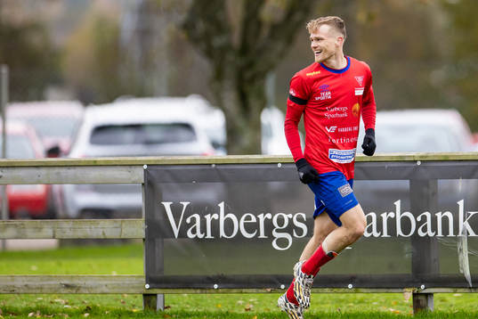 Tvååkers Isak Petersson jublar