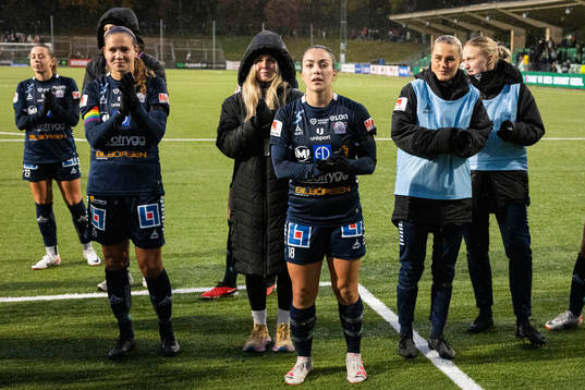 Linköpings spelarna tackar supportrarna