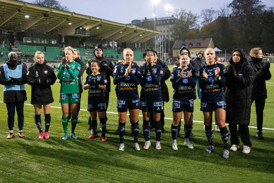 Linköpings spelarna tackar supportrarna