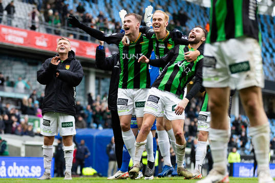 GAIS Alexander Ahl Holmström, Viktor Krüger och Axel Norén jublar