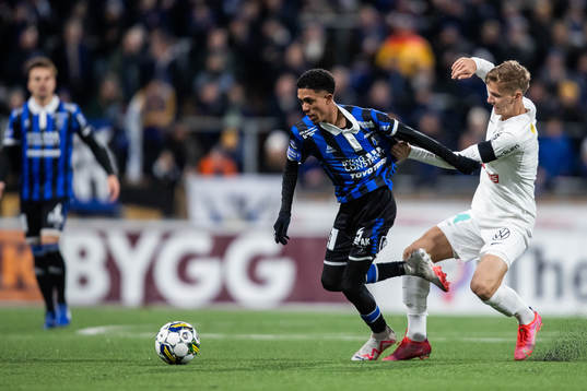 Sirius Tashreeq Matthews och Brommapojkarnas Samuel Leach