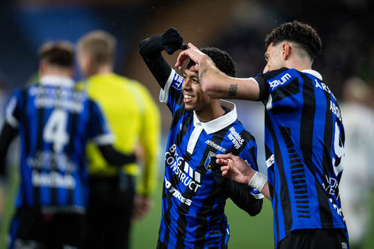 Sirius Tashreeq Matthews och Wessam Abou Ali jublar efter 1-1 