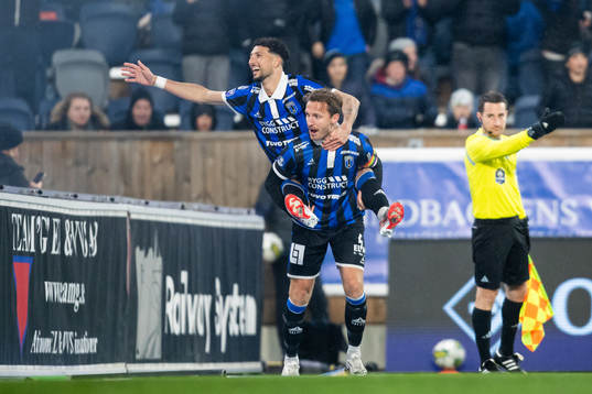 Sirius Wessam Abou Ali och Daniel Stensson jublar efter 2-1