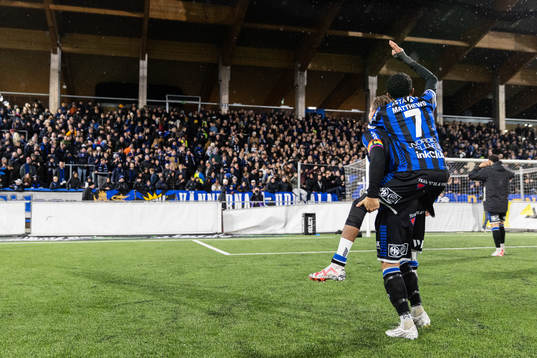 Sirius Daniel Stensson och Tashreeq Matthews jublar