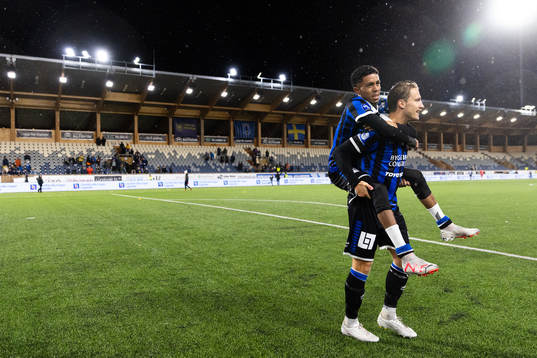 Sirius Daniel Stensson och Tashreeq Matthews jublar