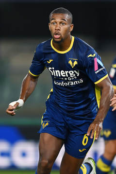  Db Verona 12/08/2023 - Coppa Italia / Hellas Verona-Ascoli / foto Daniele Buffa/Image Sport nella foto: Isak Hien (Hellas Verona).