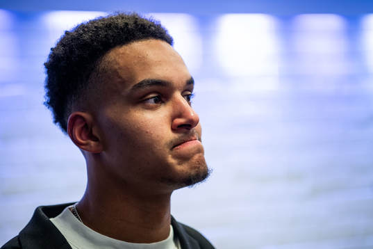 Hammarbys målvakt Oliver Dovin i mixade zonen