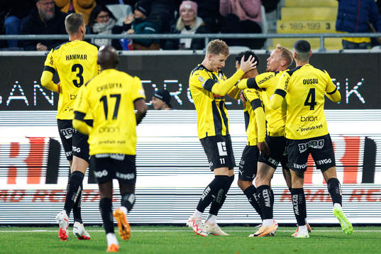 Häckens Momodou Lamin Sonko jublar efter 1-0