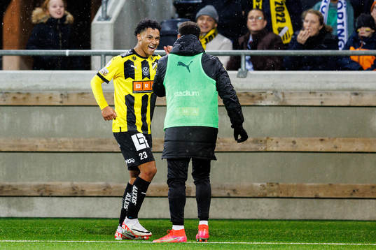 Häckens Momodou Lamin Sonko jublar efter 3-1