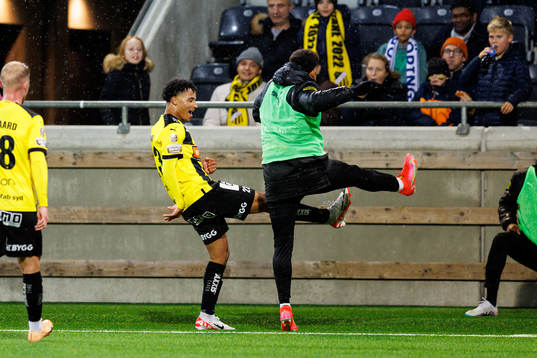 Häckens Momodou Lamin Sonko jublar efter 3-1