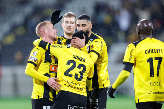 Momodou Lamin Sonko Häckens jublar