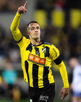 Häckens Srdjan Hrstic jublar efter mål som döms bort för offside