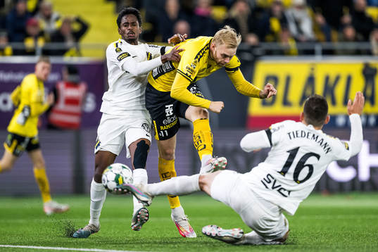 Elfsborgs Sveinn Guðjohnsen mot AIKs Abdihakin Ali och