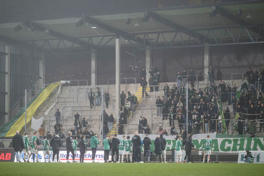 Jönköpings spelare tackar supportrarna