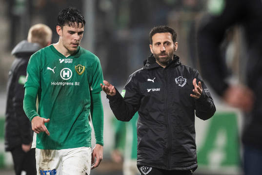 Jönköpings Södras Samuel Adrian och assisterande tränare Charbel Abraham efter