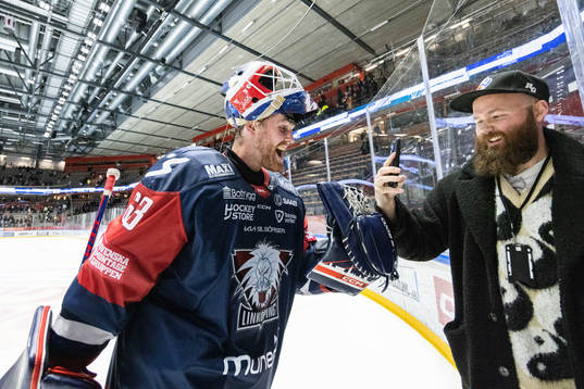 Linköpings målvakt Marcus Högberg jublar