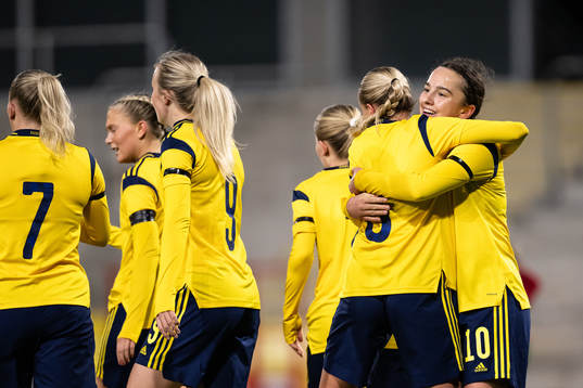 Sara Frigren of Sweden celebrate with Victoria Svanström