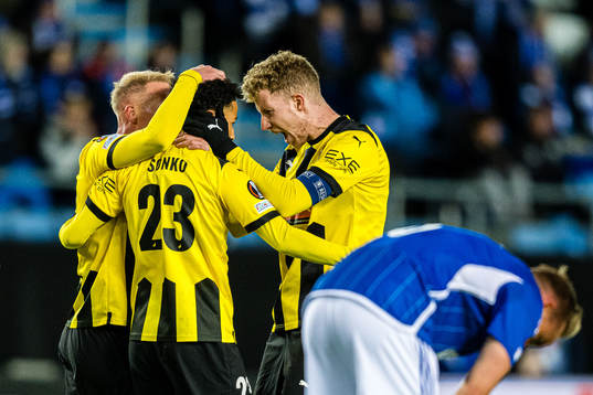 Momodou Lamin Sonko of Häcken celebrates after scoring the 1-1 goal