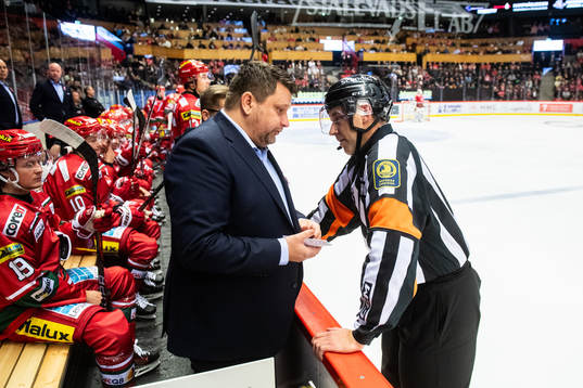 MoDos tränare Mattias Karlin och Domare Linus Öhlund