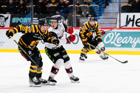 Skellefteås Dylan Sikura och Malmö Redhawks Lukas Wernblom