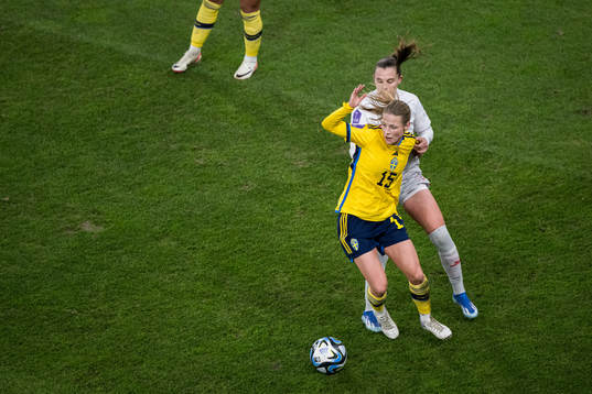 Anna Anvegård of Sweden and Noelle Maritz of Switzerland