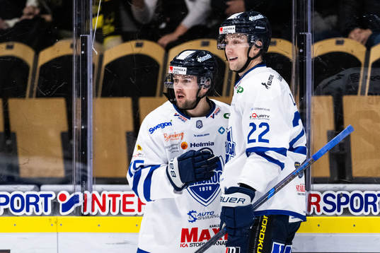 Karlskogas Gustaf Franzen jublar med Viktor Lang