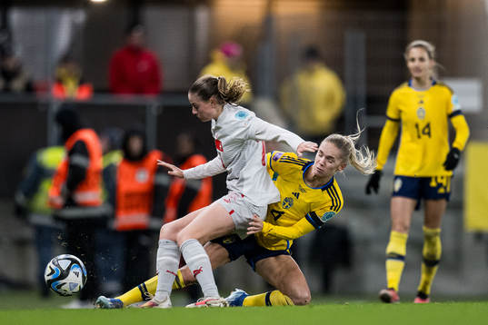 Smilla Vallotto of Switzerland and Hanna Lundkvist of Sweden
