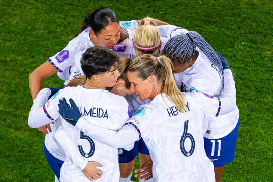 Elisa De Almeida, Amandine Henry and players of France