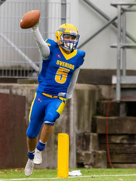 Johan Hallgren of Sweden celebrates a touchdown