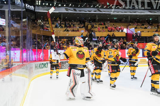 Luleås målvakt Joel Lassinantti jublar