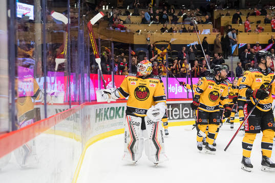 Luleås målvakt Joel Lassinantti jublar