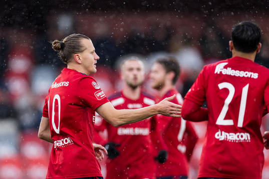 Östers Jesper Jonasson Westermark jublar