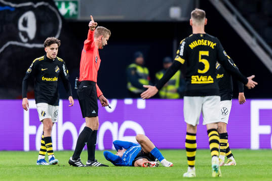 Halmstads Erik Ahlstrand har ont