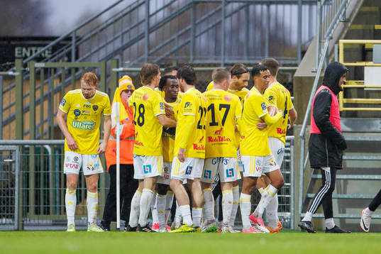 Falkenbergs spelare jublar