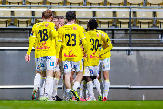 Falkenbergs spelare jublar