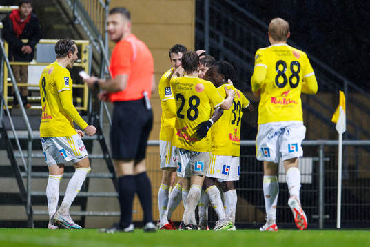 Falkenbergs spelare jublar