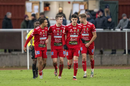 Skövde AIKs Darrell Kamdem Tibell, Filip Schyberg och